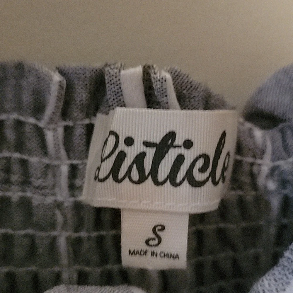 NWOT Listicle plaid top!  Size Small. - Picture 3 of 4